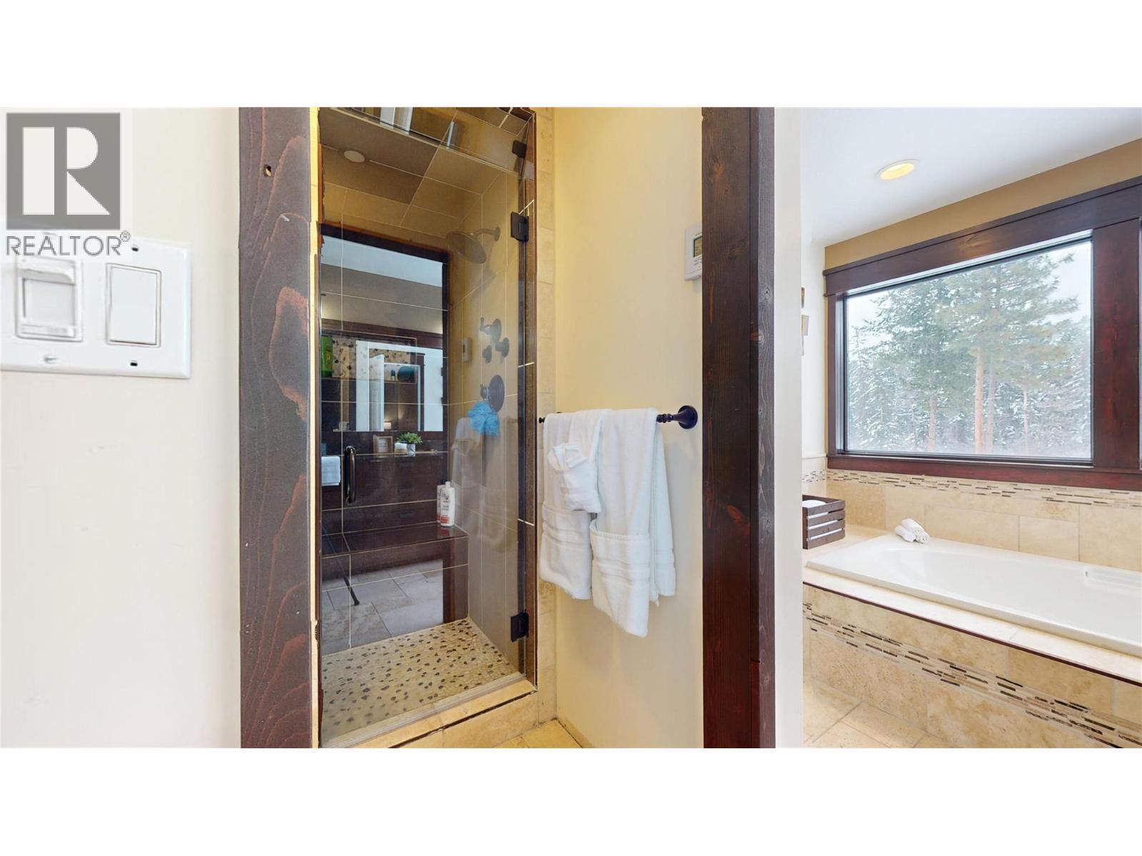 3320 5Th Street S, Cranbrook, BC - Indoor Photo Showing Bathroom