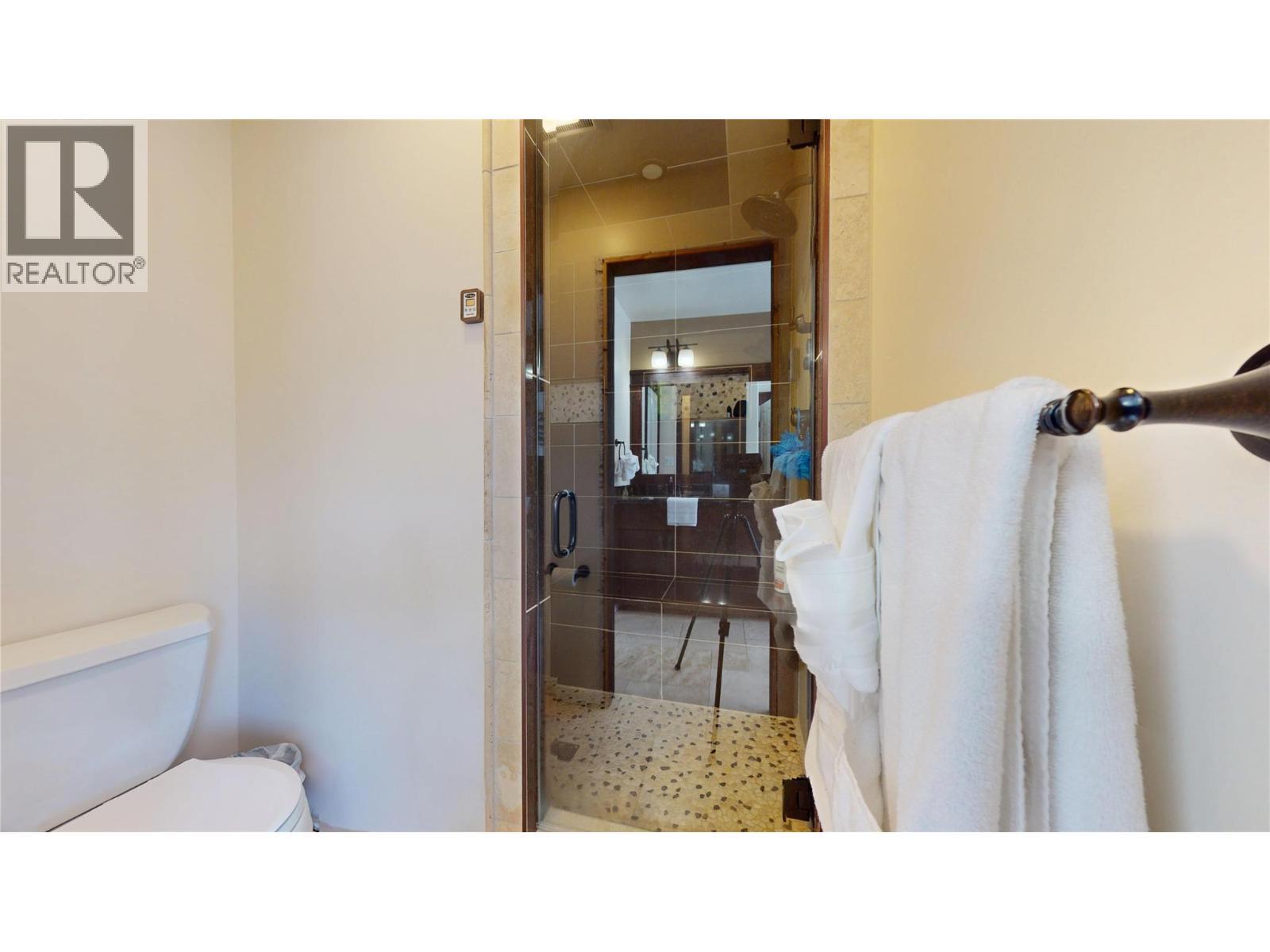 3320 5Th Street S, Cranbrook, BC - Indoor Photo Showing Bathroom