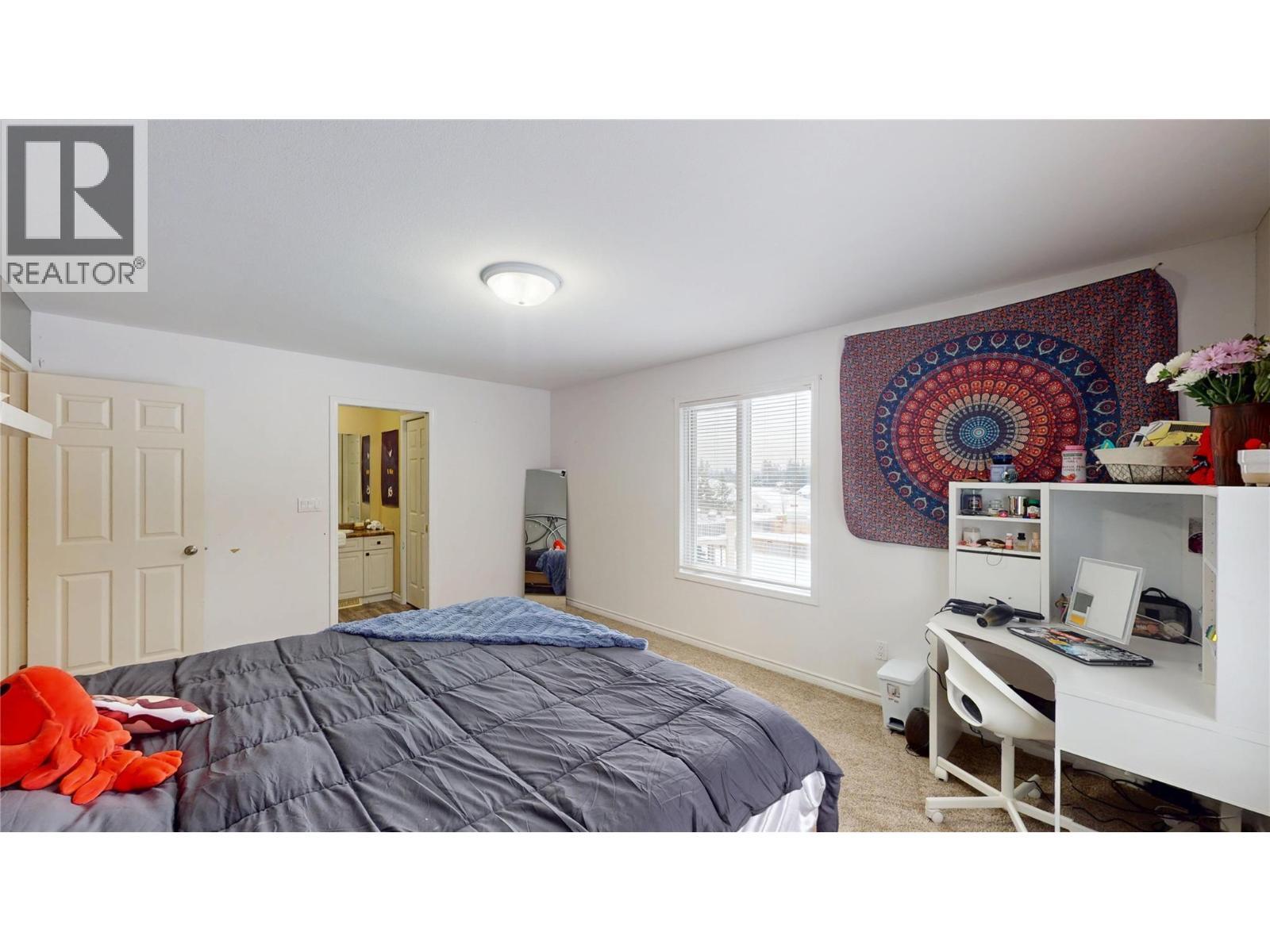 3320 5Th Street S, Cranbrook, BC - Indoor Photo Showing Bedroom