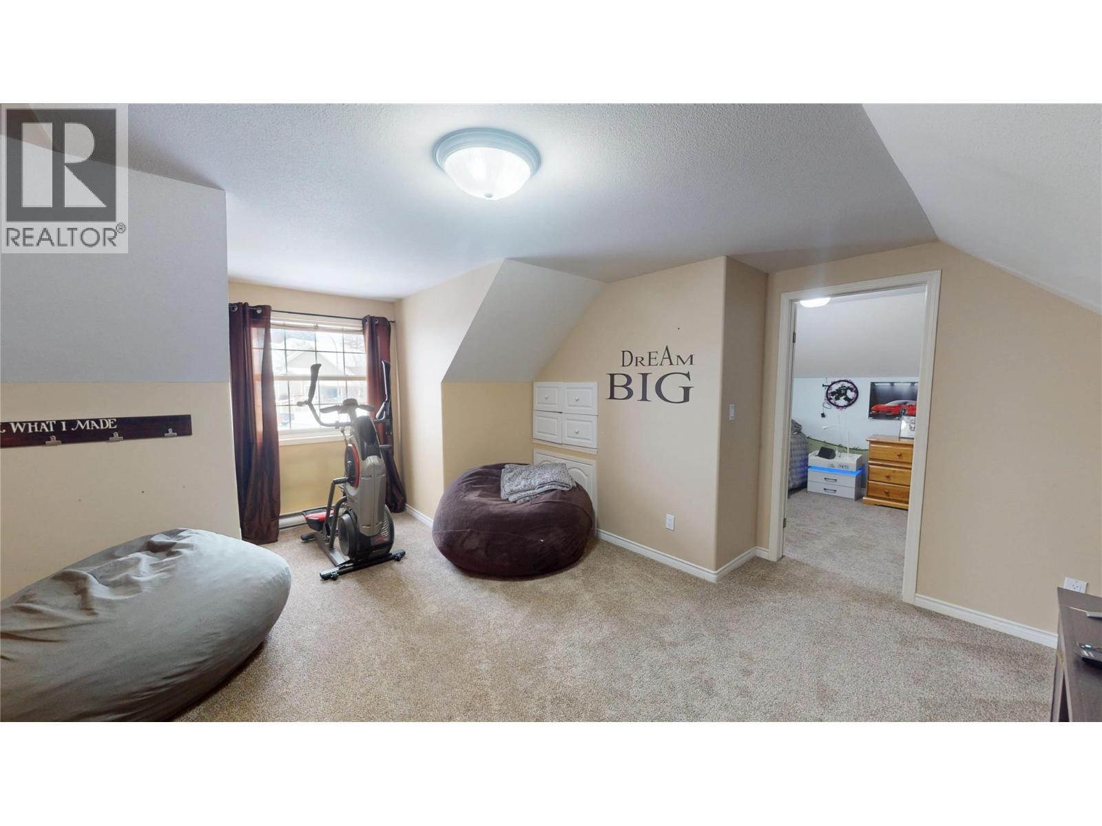 3320 5Th Street S, Cranbrook, BC - Indoor