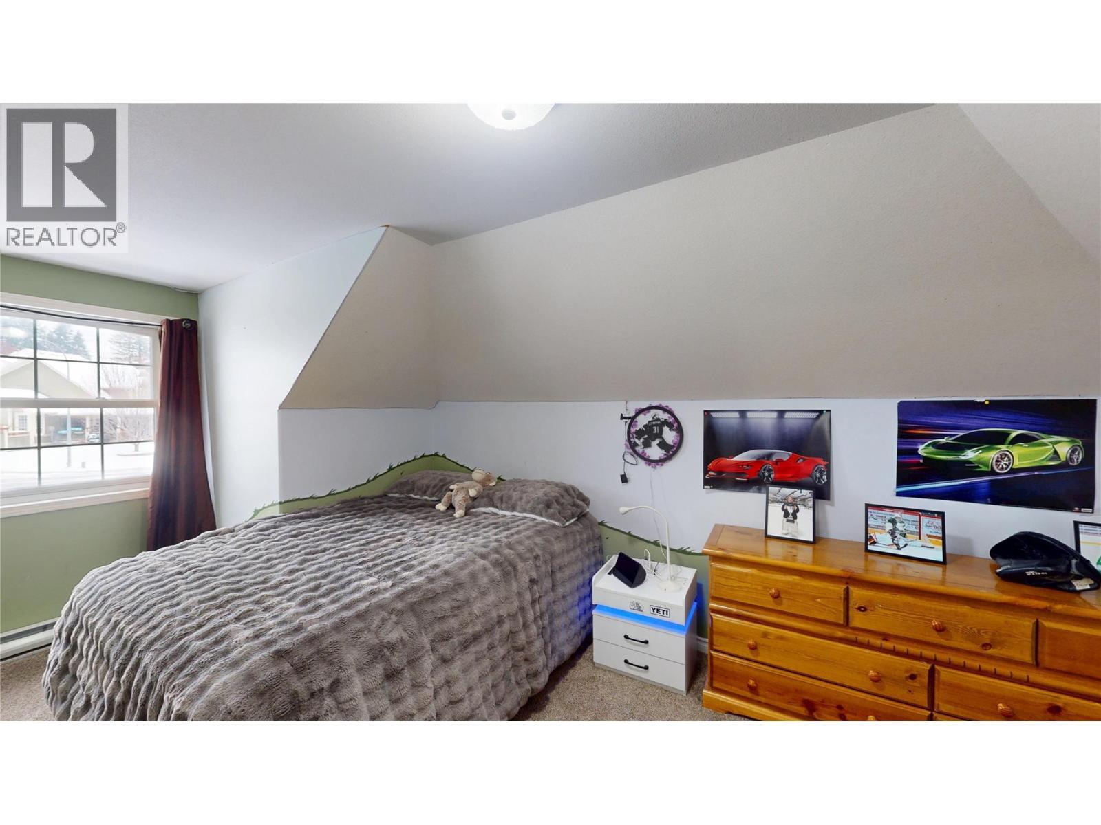 3320 5Th Street S, Cranbrook, BC - Indoor Photo Showing Bedroom