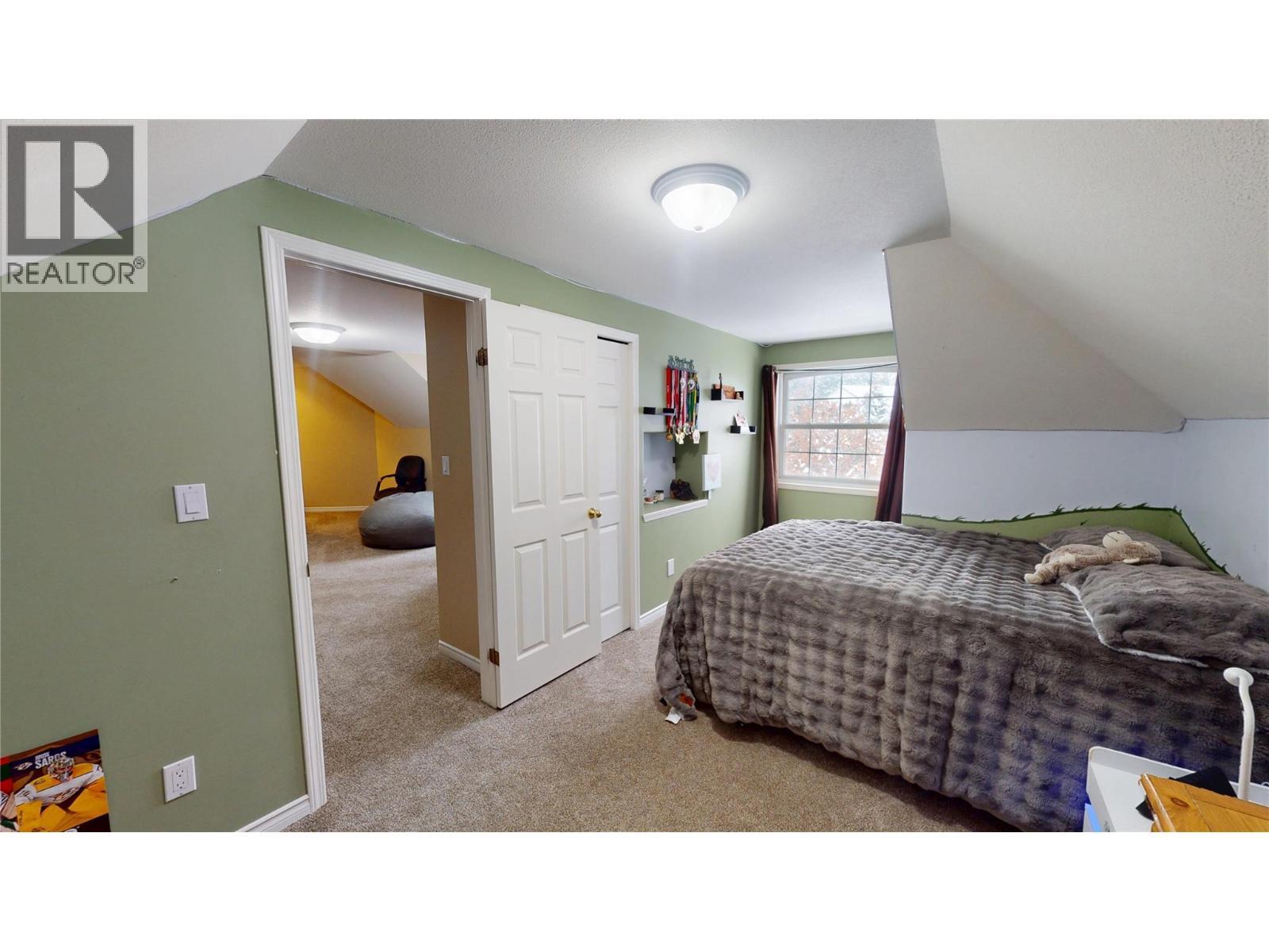 3320 5Th Street S, Cranbrook, BC - Indoor Photo Showing Bedroom