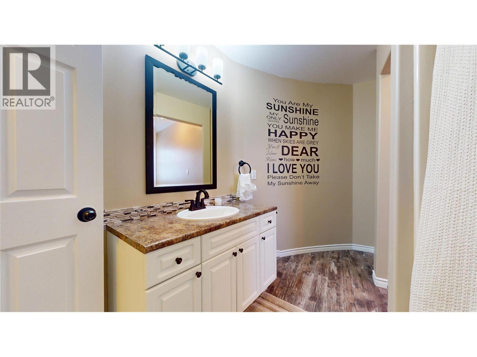3320 5Th Street S, Cranbrook, BC - Indoor Photo Showing Bathroom