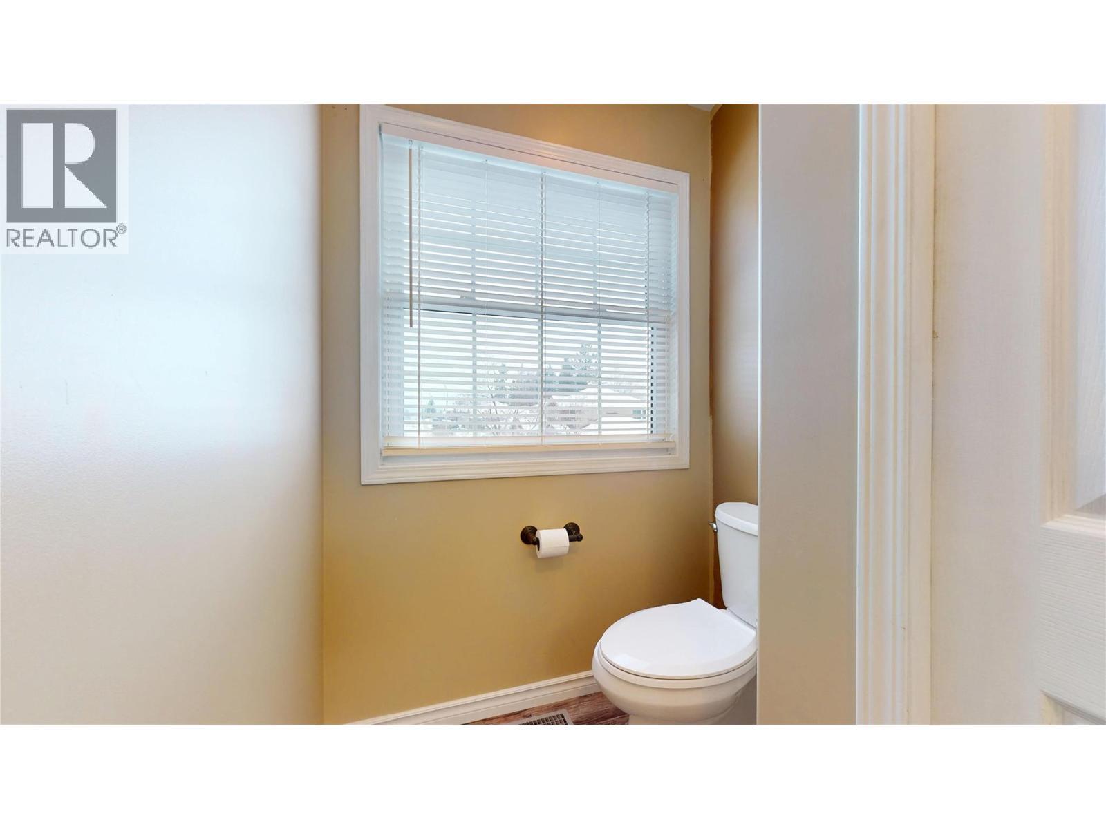 3320 5Th Street S, Cranbrook, BC - Indoor Photo Showing Bathroom