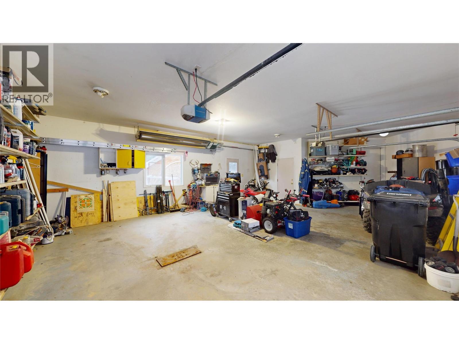 3320 5Th Street S, Cranbrook, BC - Indoor Photo Showing Garage
