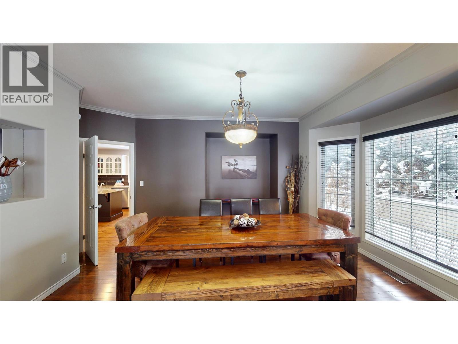 3320 5Th Street S, Cranbrook, BC - Indoor Photo Showing Dining Room