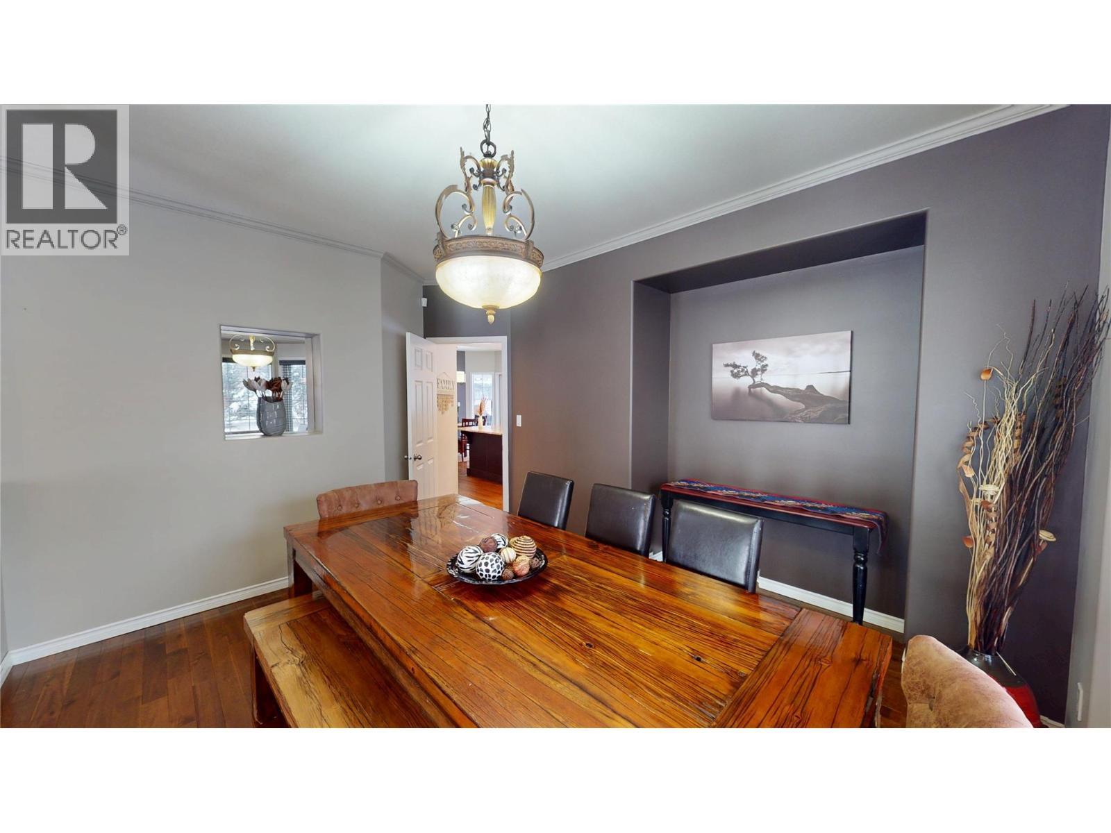 3320 5Th Street S, Cranbrook, BC - Indoor Photo Showing Dining Room