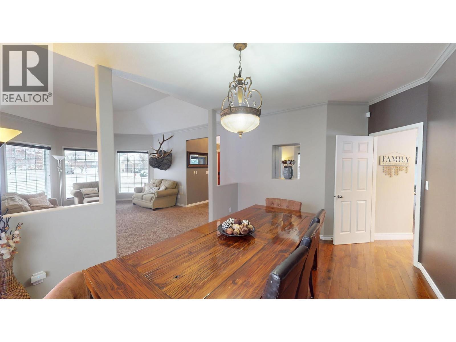 3320 5Th Street S, Cranbrook, BC - Indoor Photo Showing Dining Room