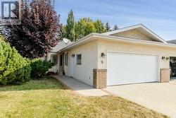 9 Dunn Close Red Deer, AB T4R 2M6