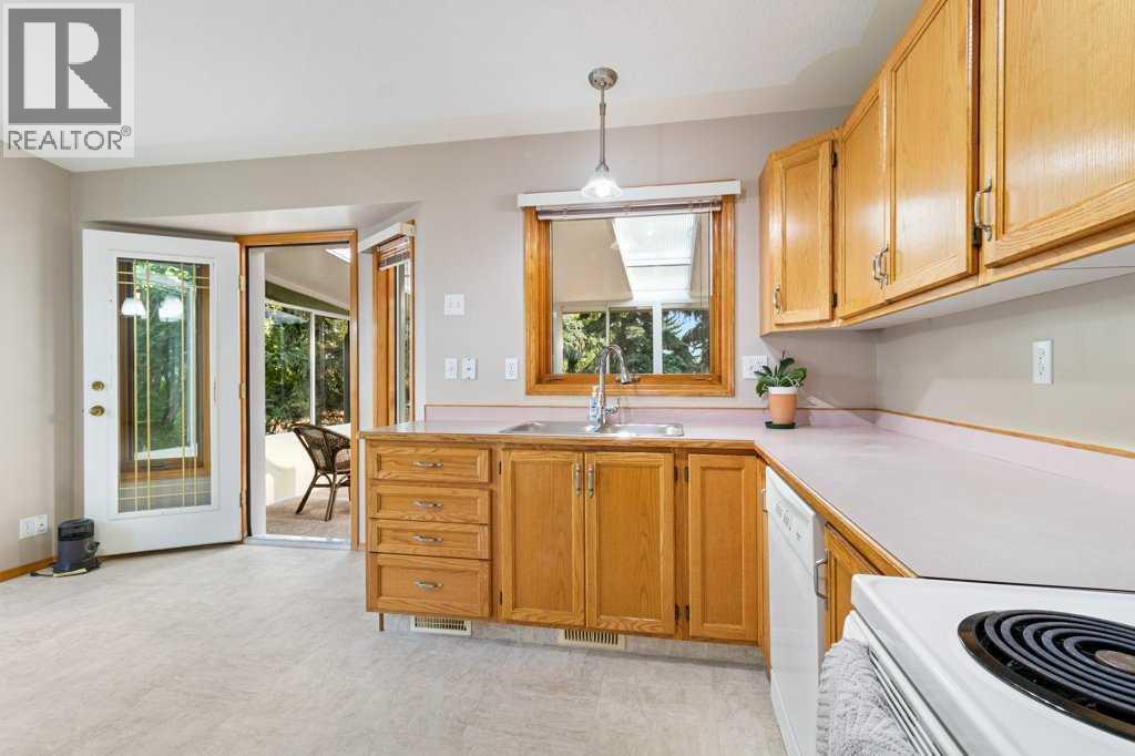 9 Dunn Close, Red Deer, AB - Indoor Photo Showing Kitchen