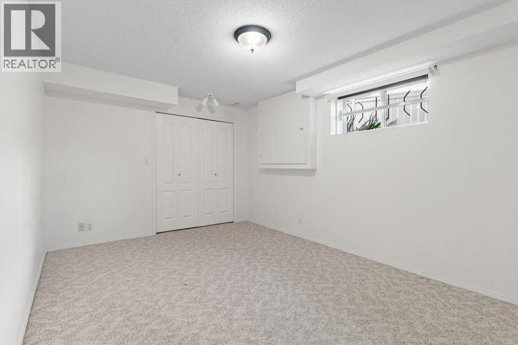 9 Dunn Close, Red Deer, AB - Indoor Photo Showing Other Room