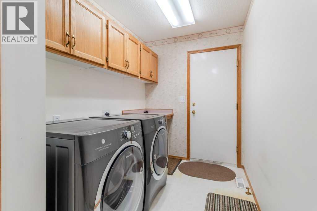 9 Dunn Close, Red Deer, AB - Indoor Photo Showing Laundry Room