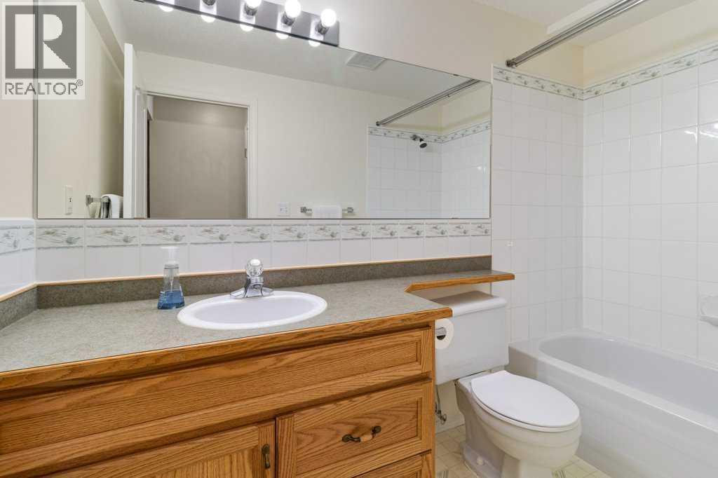 9 Dunn Close, Red Deer, AB - Indoor Photo Showing Bathroom
