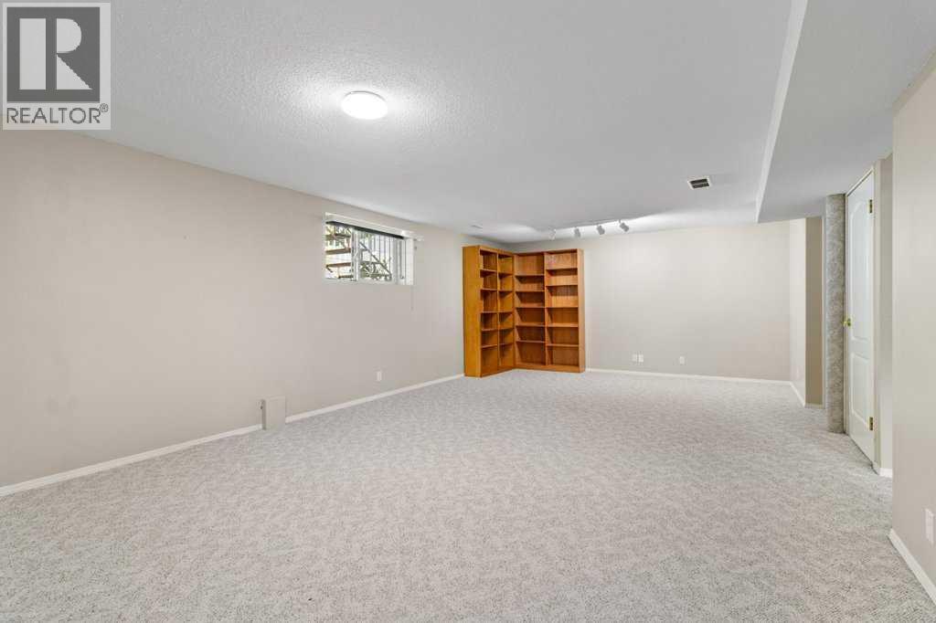 9 Dunn Close, Red Deer, AB - Indoor Photo Showing Other Room