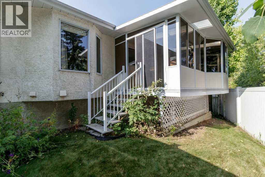 9 Dunn Close, Red Deer, AB - Outdoor