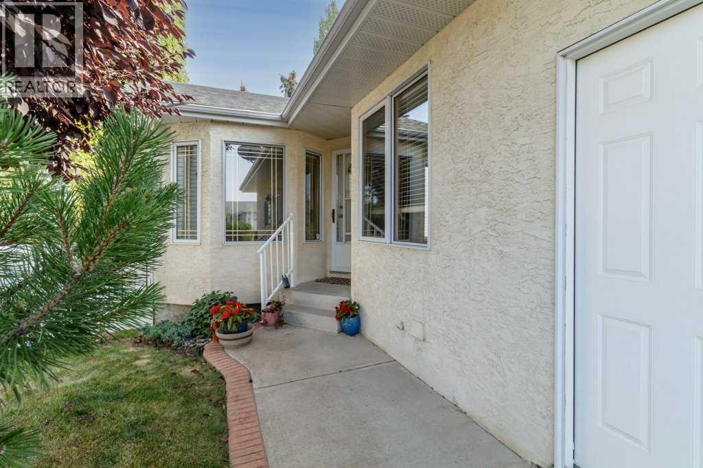 9 Dunn Close, Red Deer, AB - Outdoor