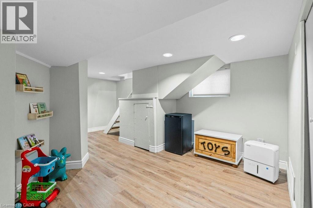 18 Park Row N, Hamilton, ON