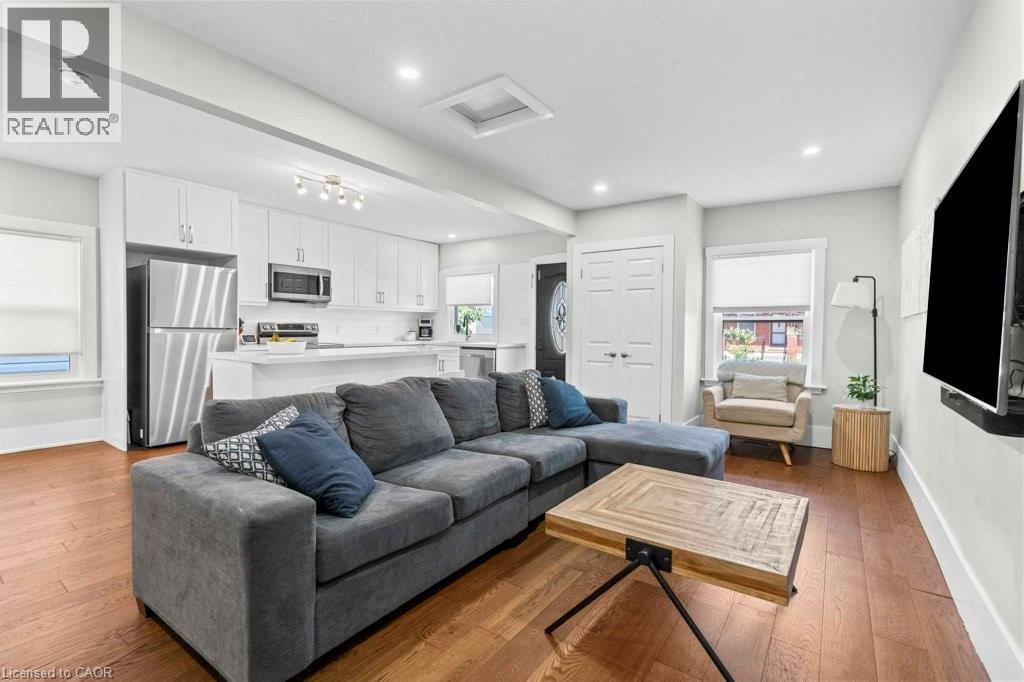 18 Park Row N, Hamilton, ON