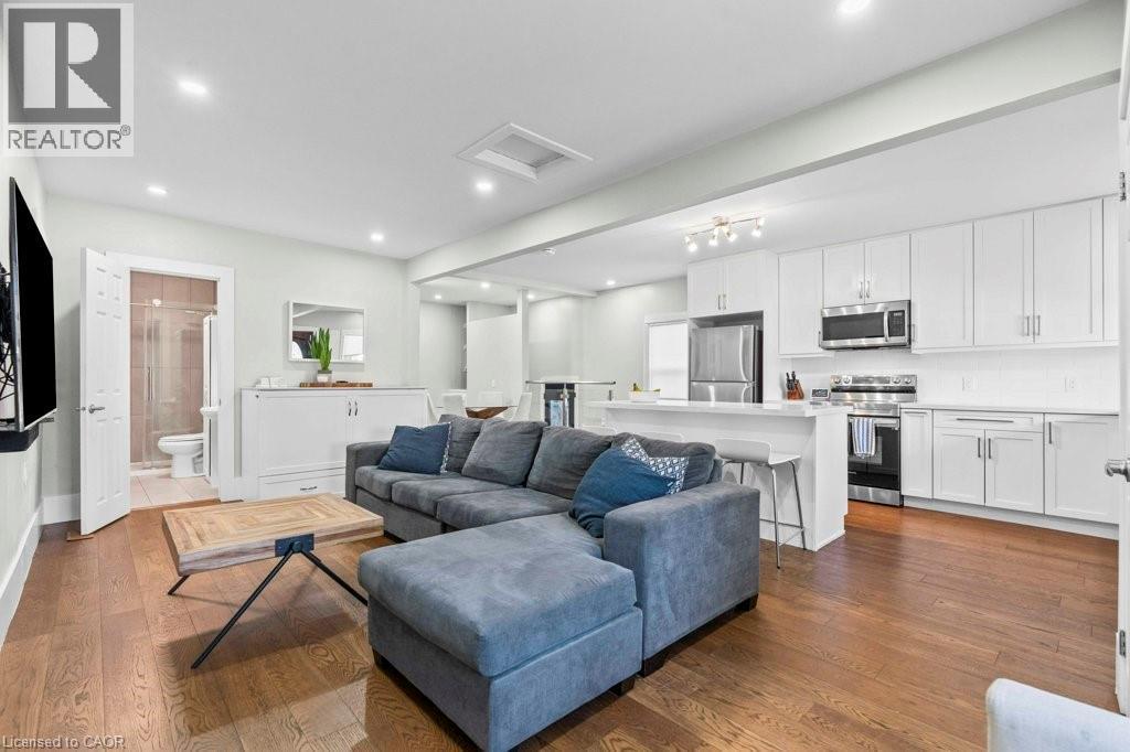 18 Park Row N, Hamilton, ON