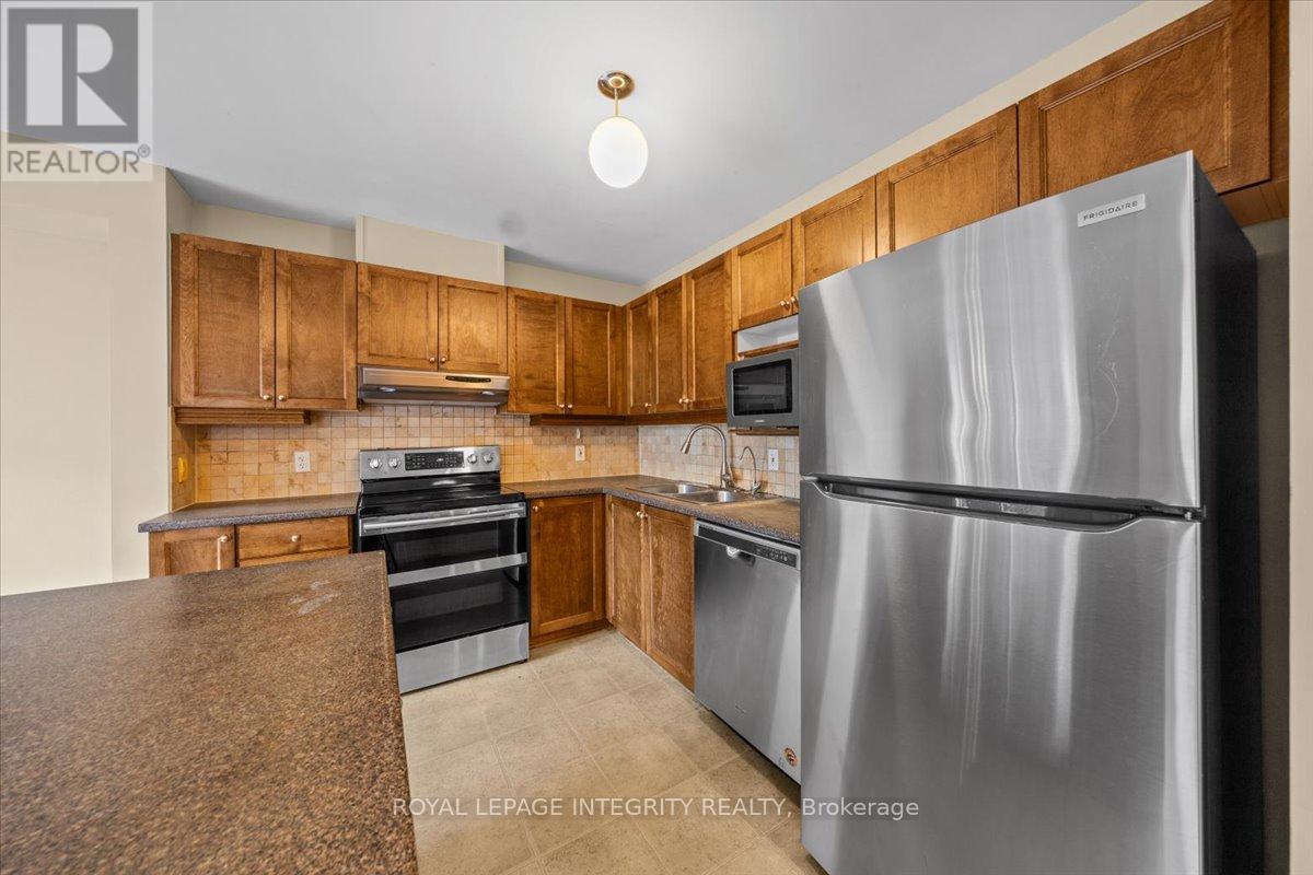 120 Grovemont Drive, Ottawa, ON - Indoor Photo Showing Kitchen With Double Sink