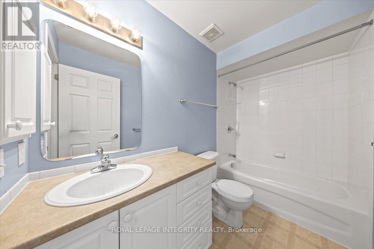 120 Grovemont Drive, Ottawa, ON - Indoor Photo Showing Bathroom