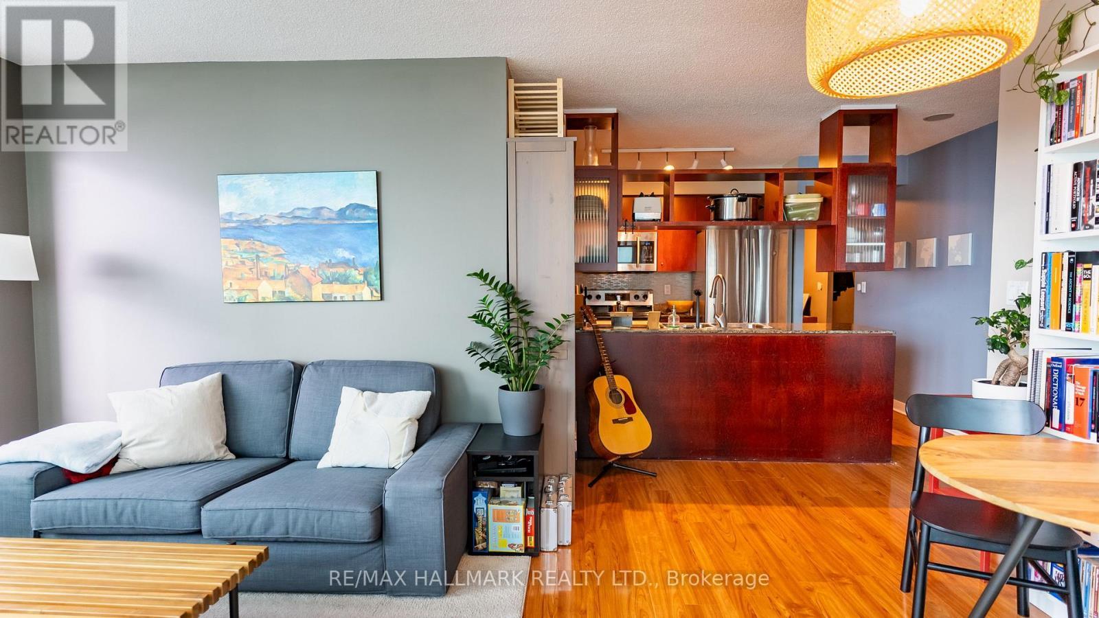 2710 - 397 Front Street W, Toronto, ON - Indoor Photo Showing Living Room