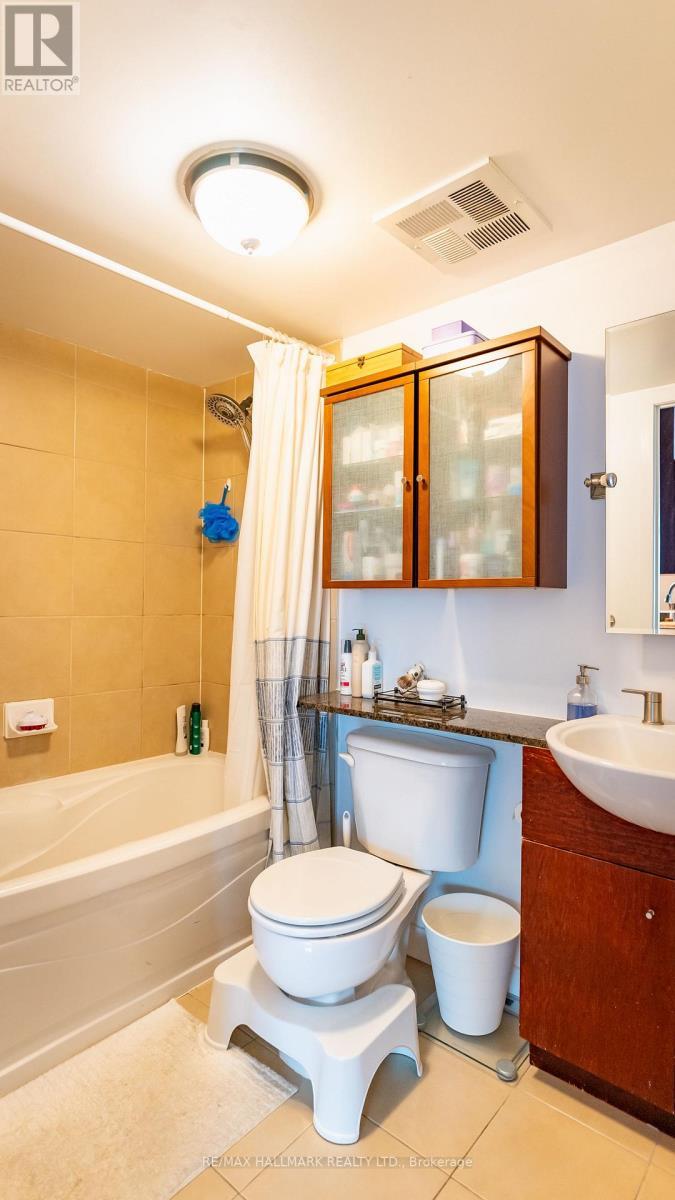 2710 - 397 Front Street W, Toronto, ON - Indoor Photo Showing Bathroom