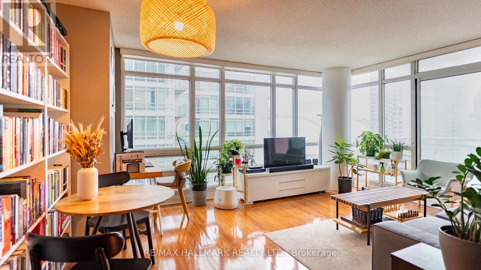 2710 - 397 Front Street W, Toronto, ON - Indoor