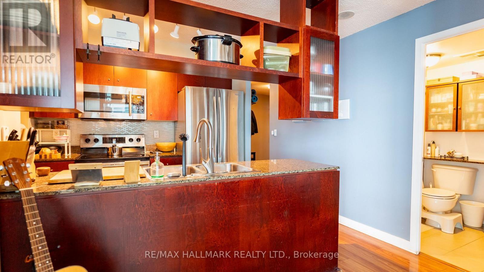 2710 - 397 Front Street W, Toronto, ON - Indoor Photo Showing Kitchen