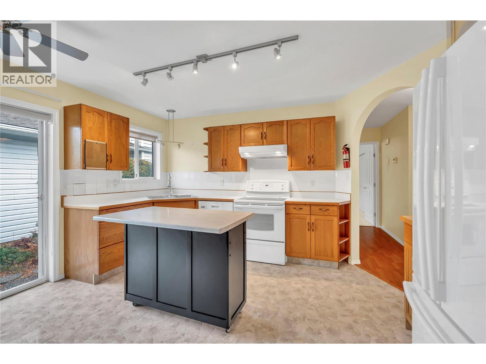 3400 Wilson Street Unit# 108, Penticton, BC - Indoor Photo Showing Kitchen