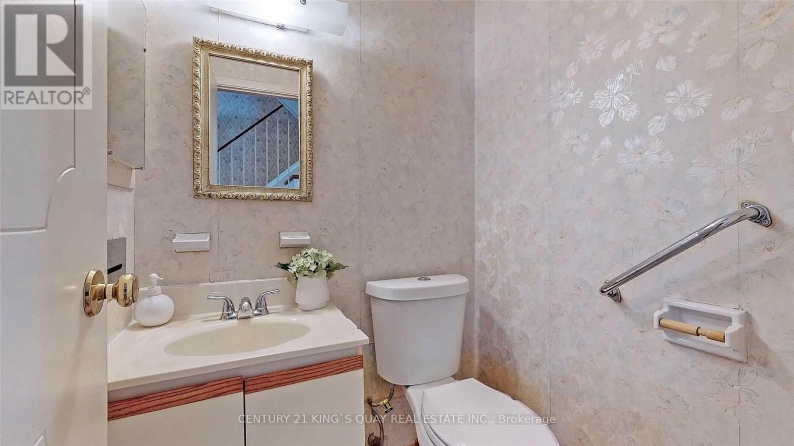 16 Kingslake Road, Toronto, ON - Indoor Photo Showing Bathroom