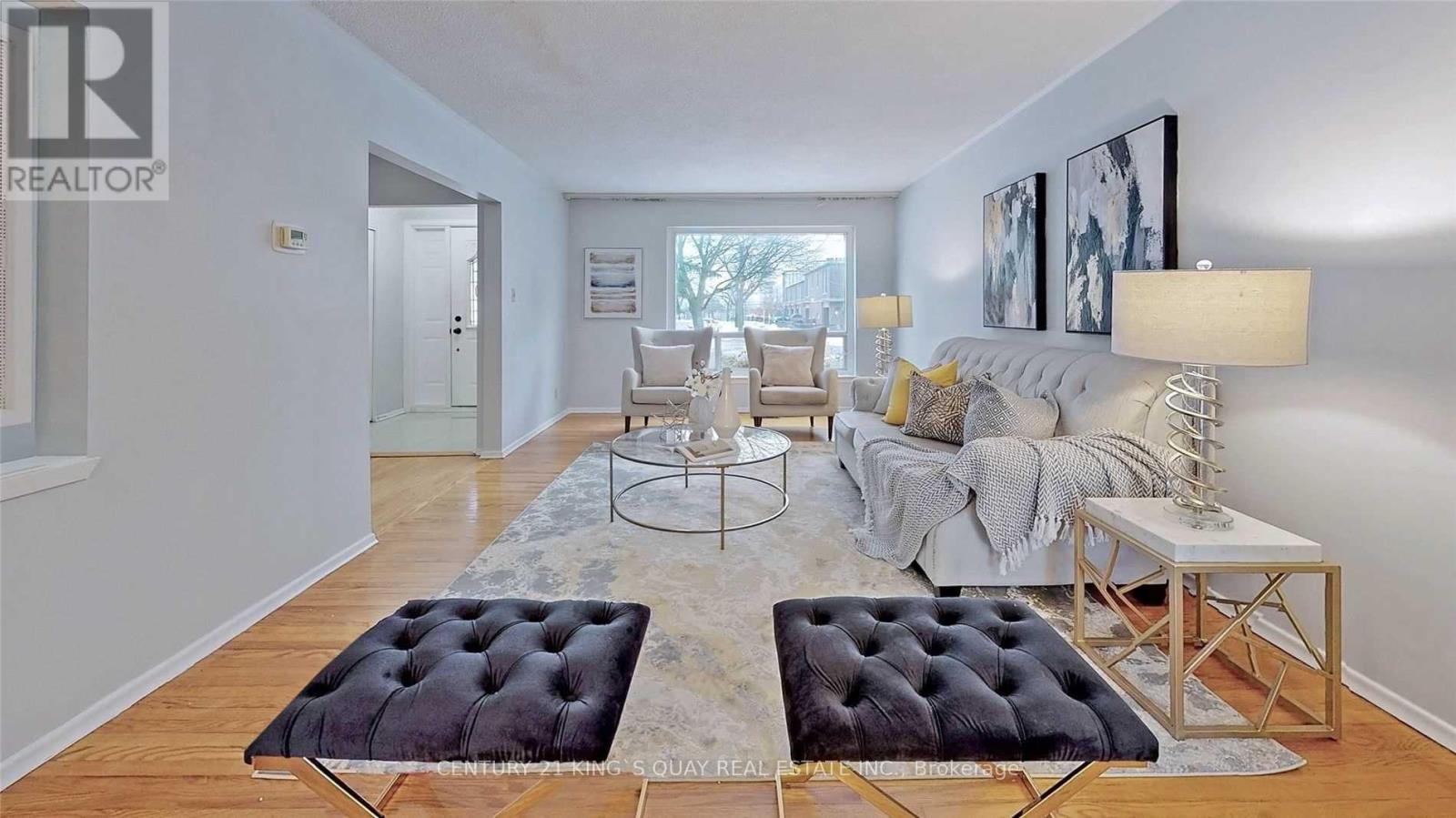16 Kingslake Road, Toronto, ON - Indoor Photo Showing Living Room
