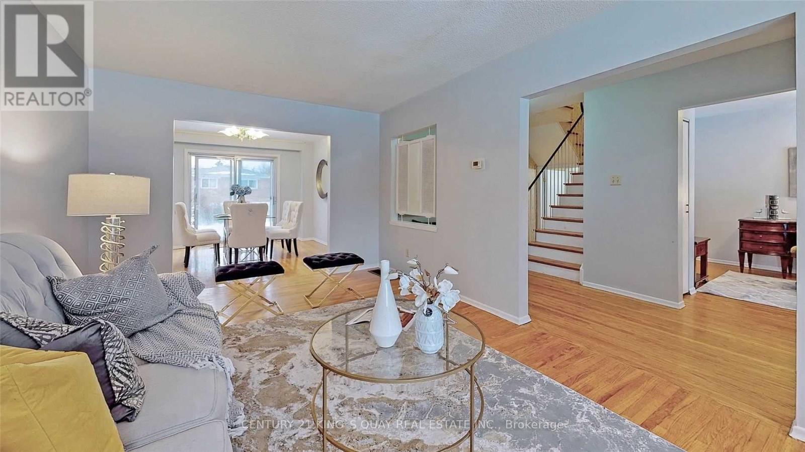 16 Kingslake Road, Toronto, ON - Indoor Photo Showing Living Room