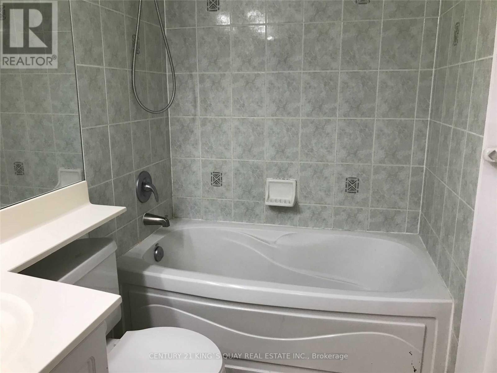 1023 - 80 Harrison Garden Boulevard, Toronto, ON - Indoor Photo Showing Bathroom