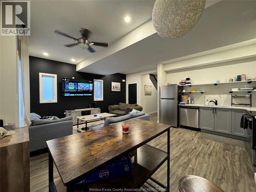 109 King Street East, Chatham, ON - Indoor