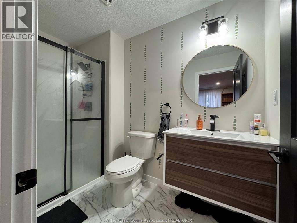 109 King Street East, Chatham, ON - Indoor Photo Showing Bathroom