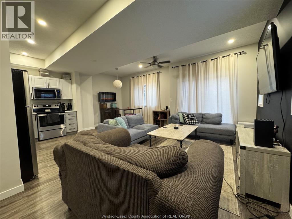 109 King Street East, Chatham, ON - Indoor Photo Showing Living Room