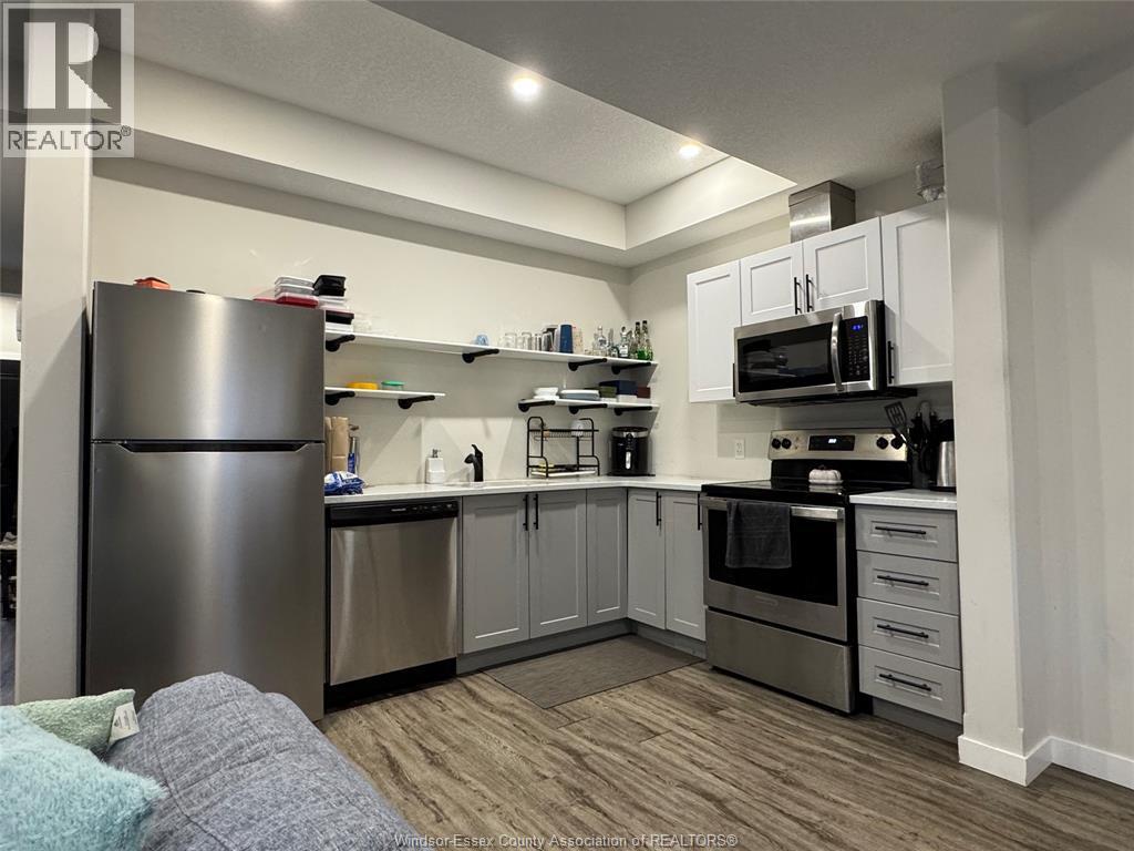 109 King Street East, Chatham, ON - Indoor Photo Showing Kitchen With Stainless Steel Kitchen