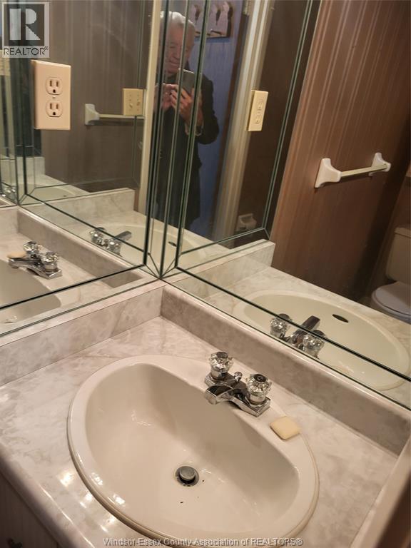 380 Pelissier Street Unit# 506, Windsor, ON - Indoor Photo Showing Bathroom