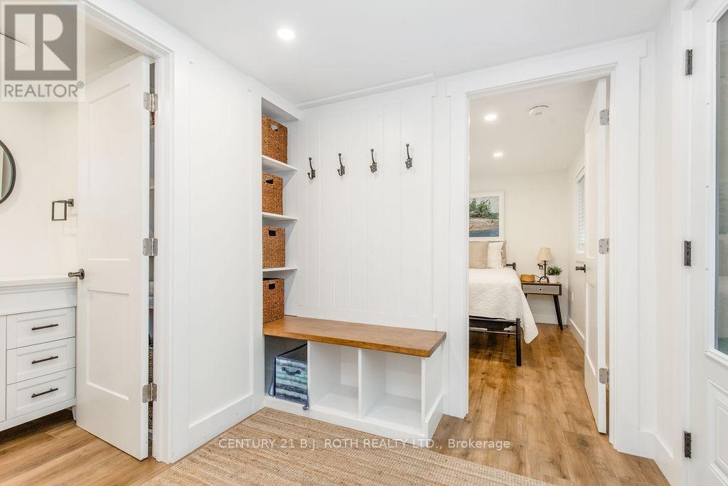 12 Domar Road, Tiny, ON - Indoor Photo Showing Other Room