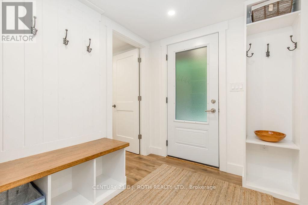 12 Domar Road, Tiny, ON - Indoor Photo Showing Other Room