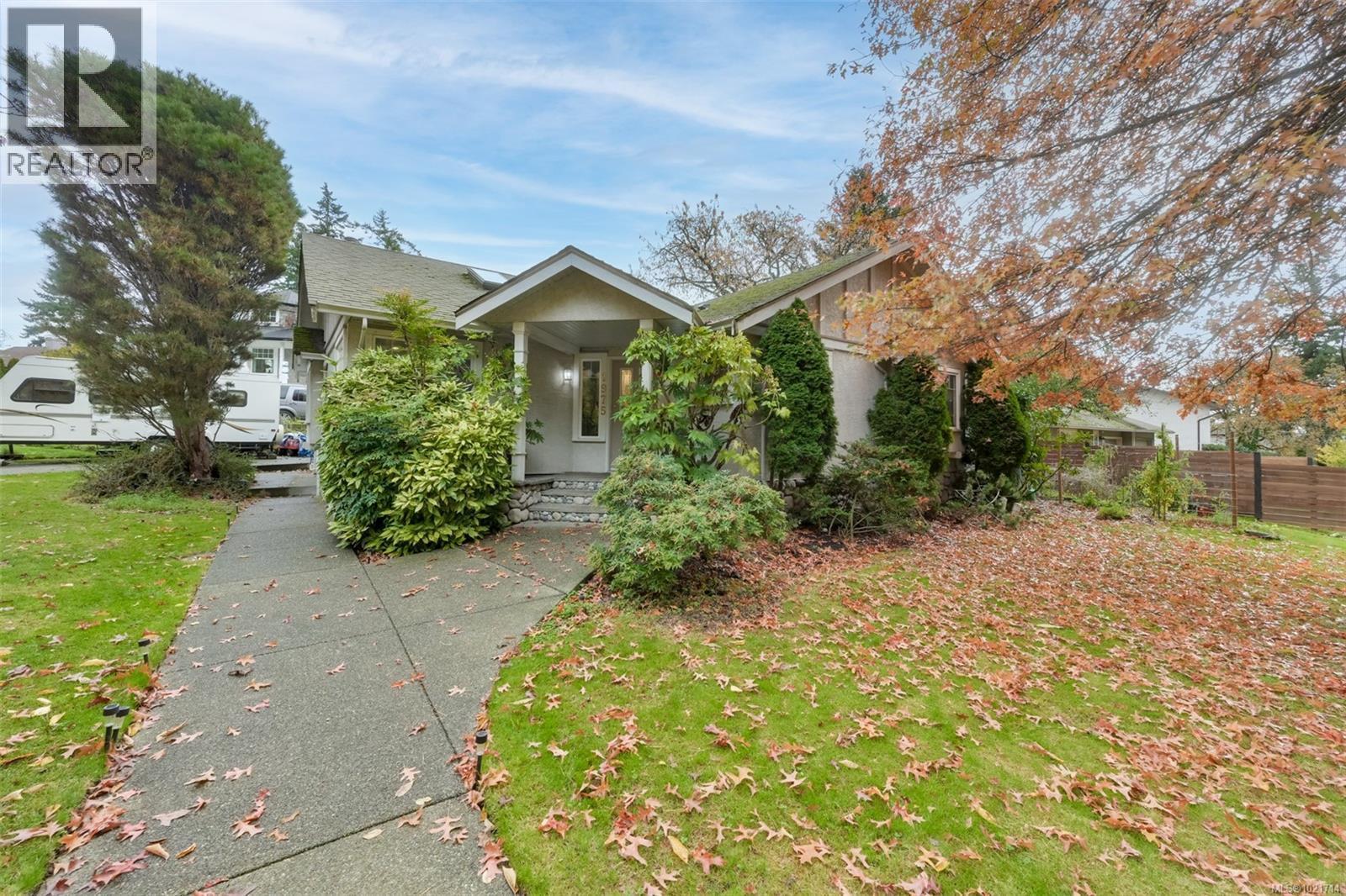 1975 Highland Rd, View Royal, BC - Outdoor