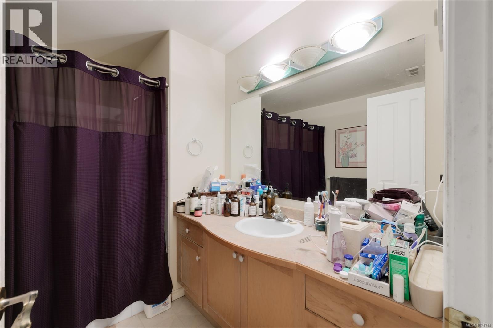 Ensuite - 1975 Highland Rd, View Royal, BC - Indoor Photo Showing Bathroom
