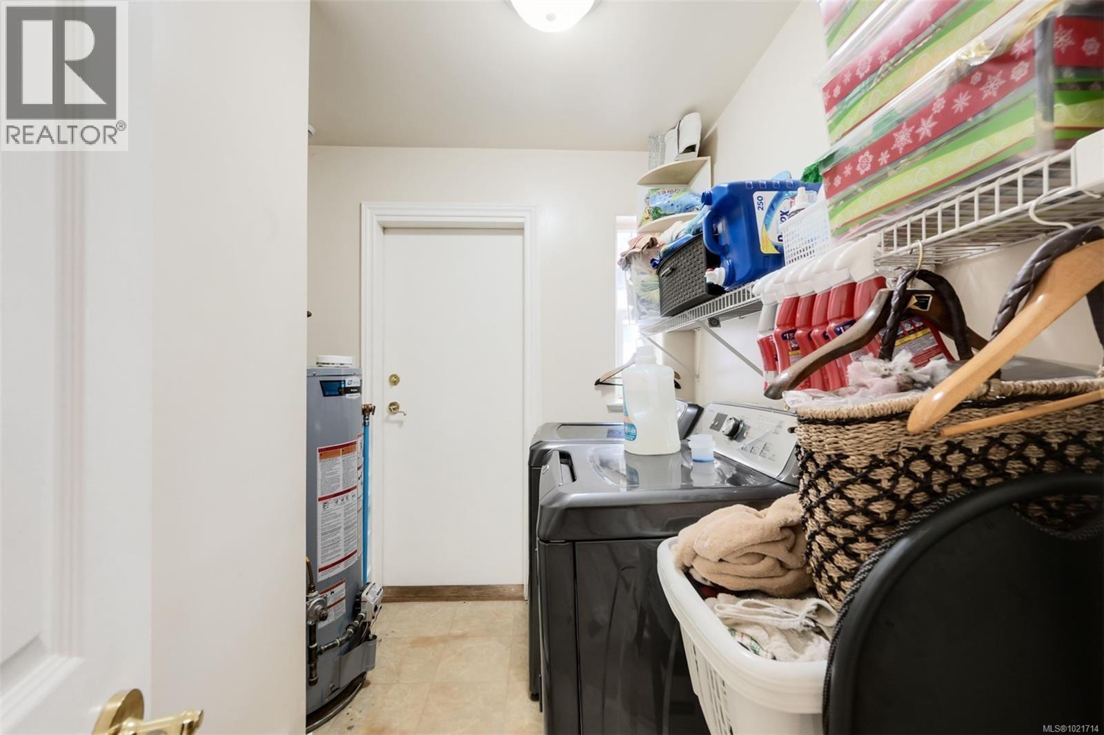 1975 Highland Rd, View Royal, BC - Indoor Photo Showing Laundry Room