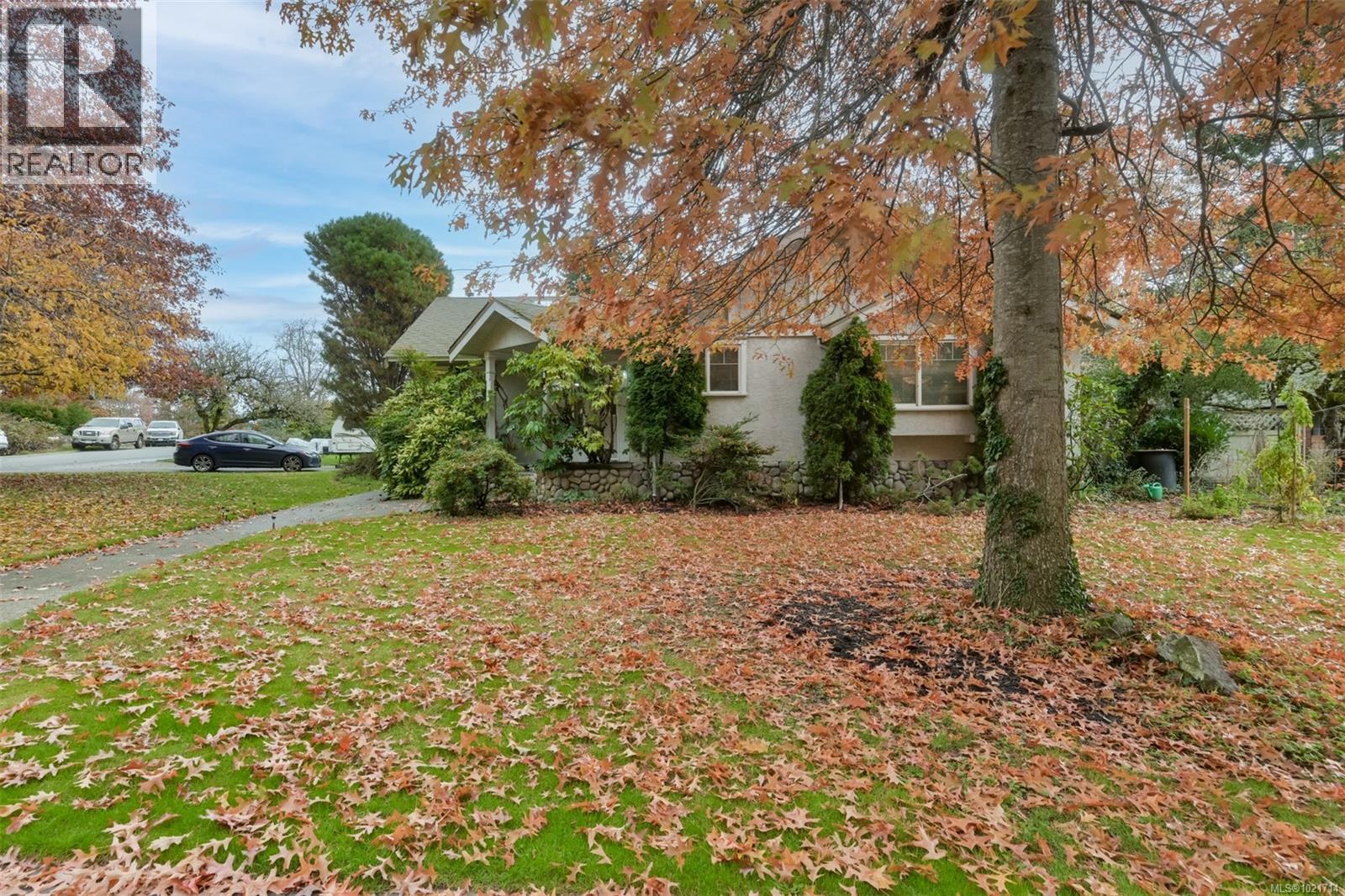 1975 Highland Rd, View Royal, BC - Outdoor