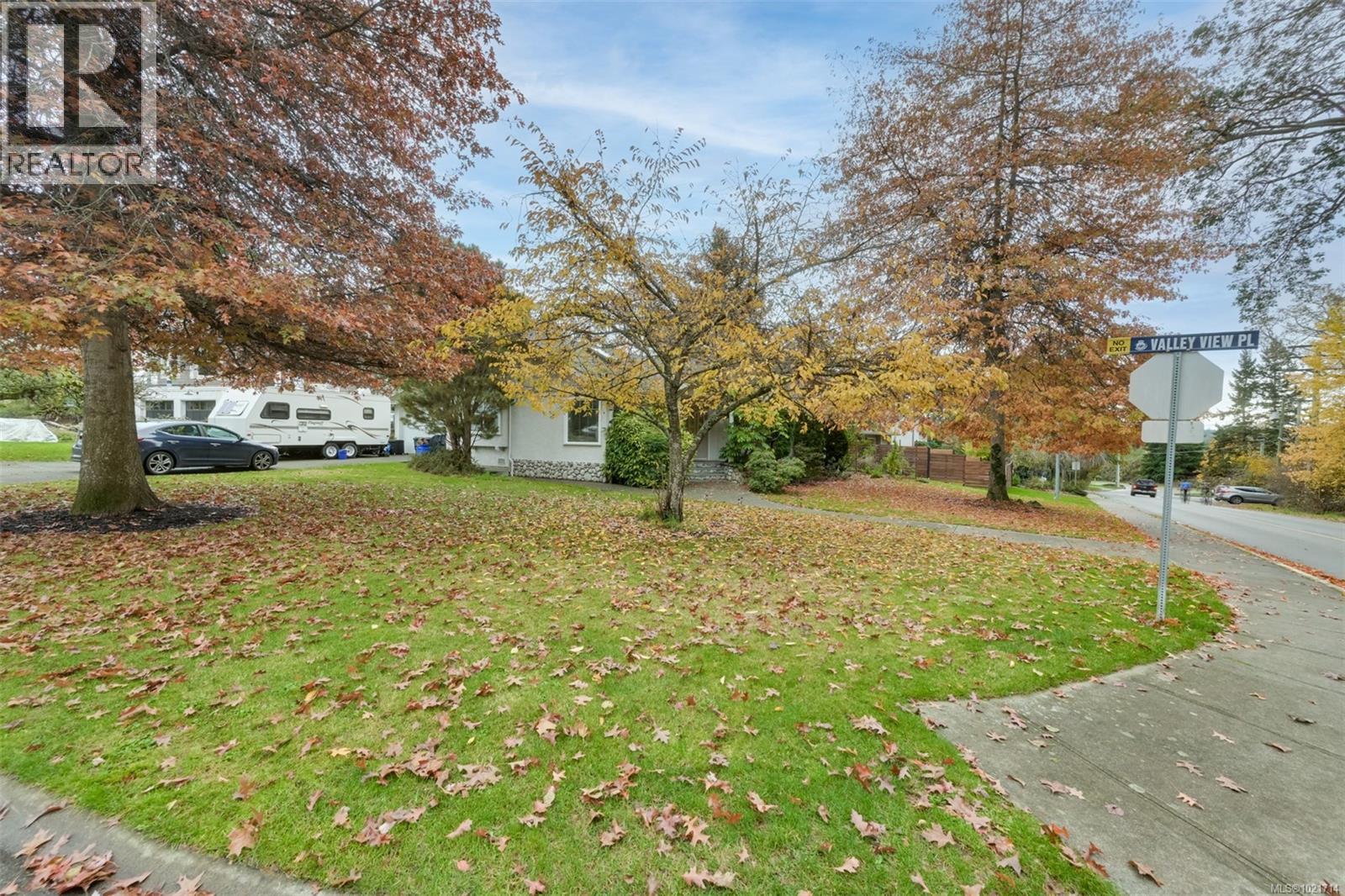 1975 Highland Rd, View Royal, BC - Outdoor