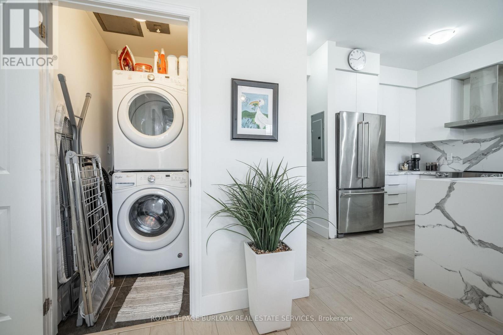 303 - 263 Georgian Drive, Oakville, ON - Indoor Photo Showing Laundry Room