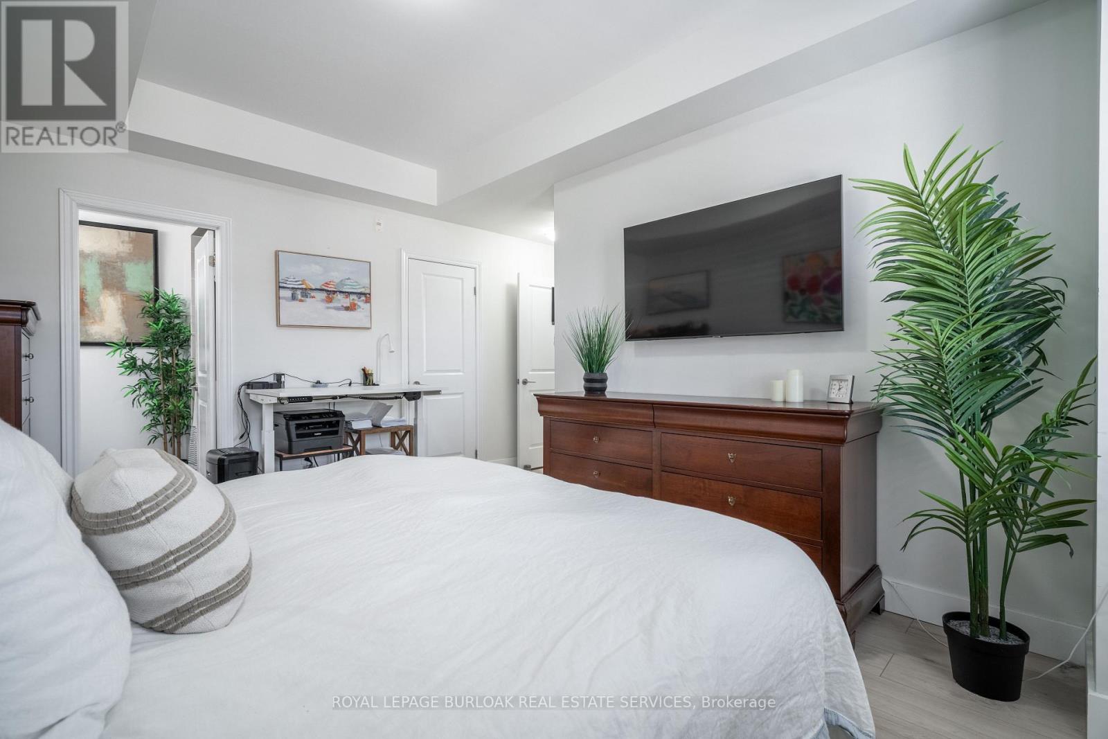 303 - 263 Georgian Drive, Oakville, ON - Indoor Photo Showing Bedroom