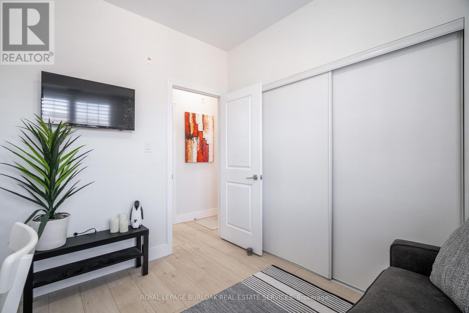 303 - 263 Georgian Drive, Oakville, ON - Indoor