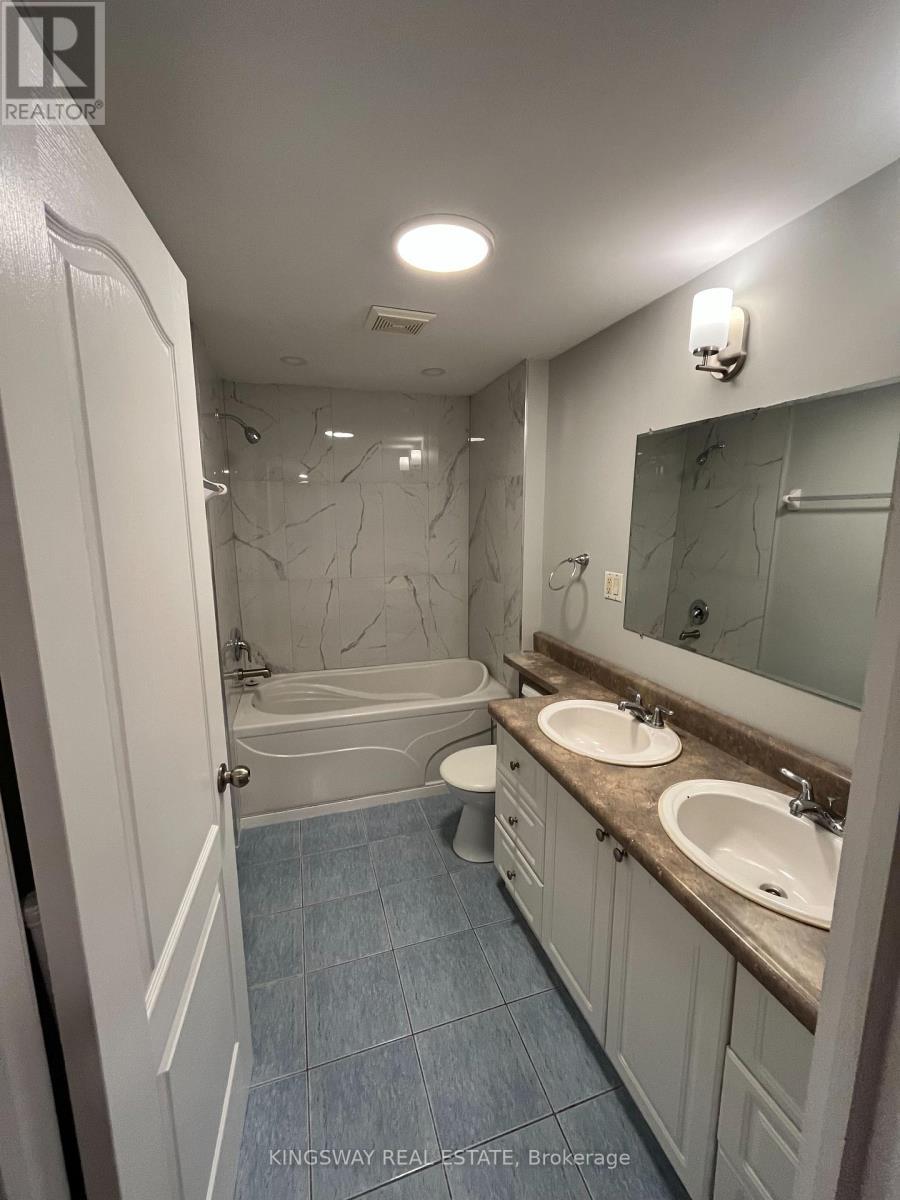 Rbsmt - 213 Royal York Road, Toronto, ON - Indoor Photo Showing Bathroom